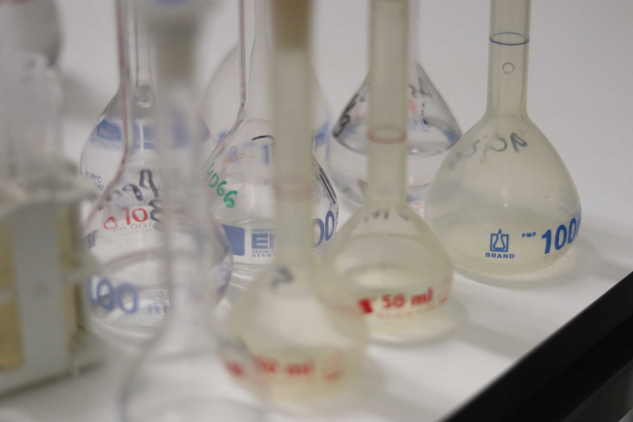 manuseamento de equipamentos em laboratório de análise químicas